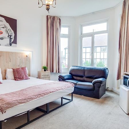 Oyo Tamtam Acton Hotel ロンドン エクステリア 写真