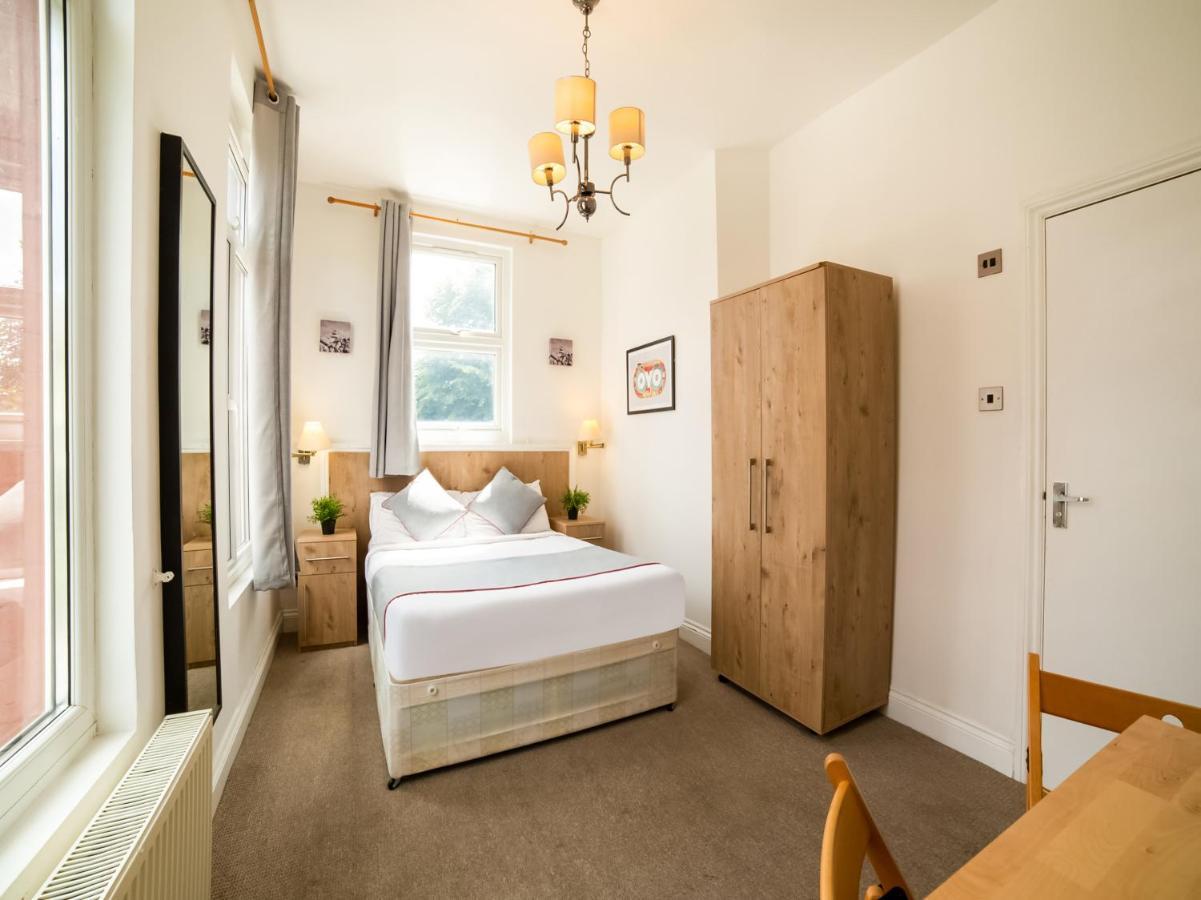 Oyo Tamtam Acton Hotel ロンドン エクステリア 写真