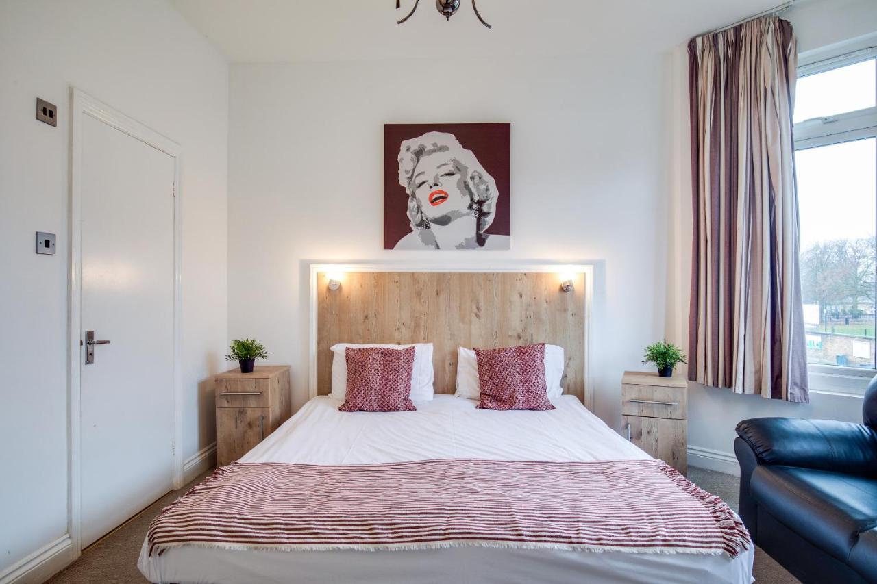 Oyo Tamtam Acton Hotel ロンドン エクステリア 写真
