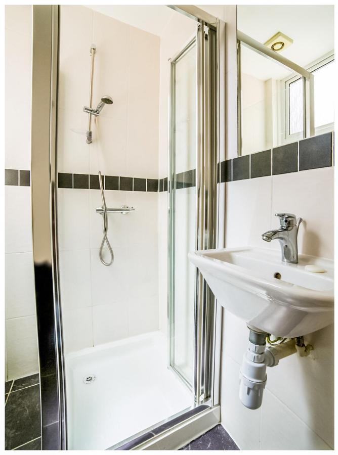 Oyo Tamtam Acton Hotel ロンドン エクステリア 写真