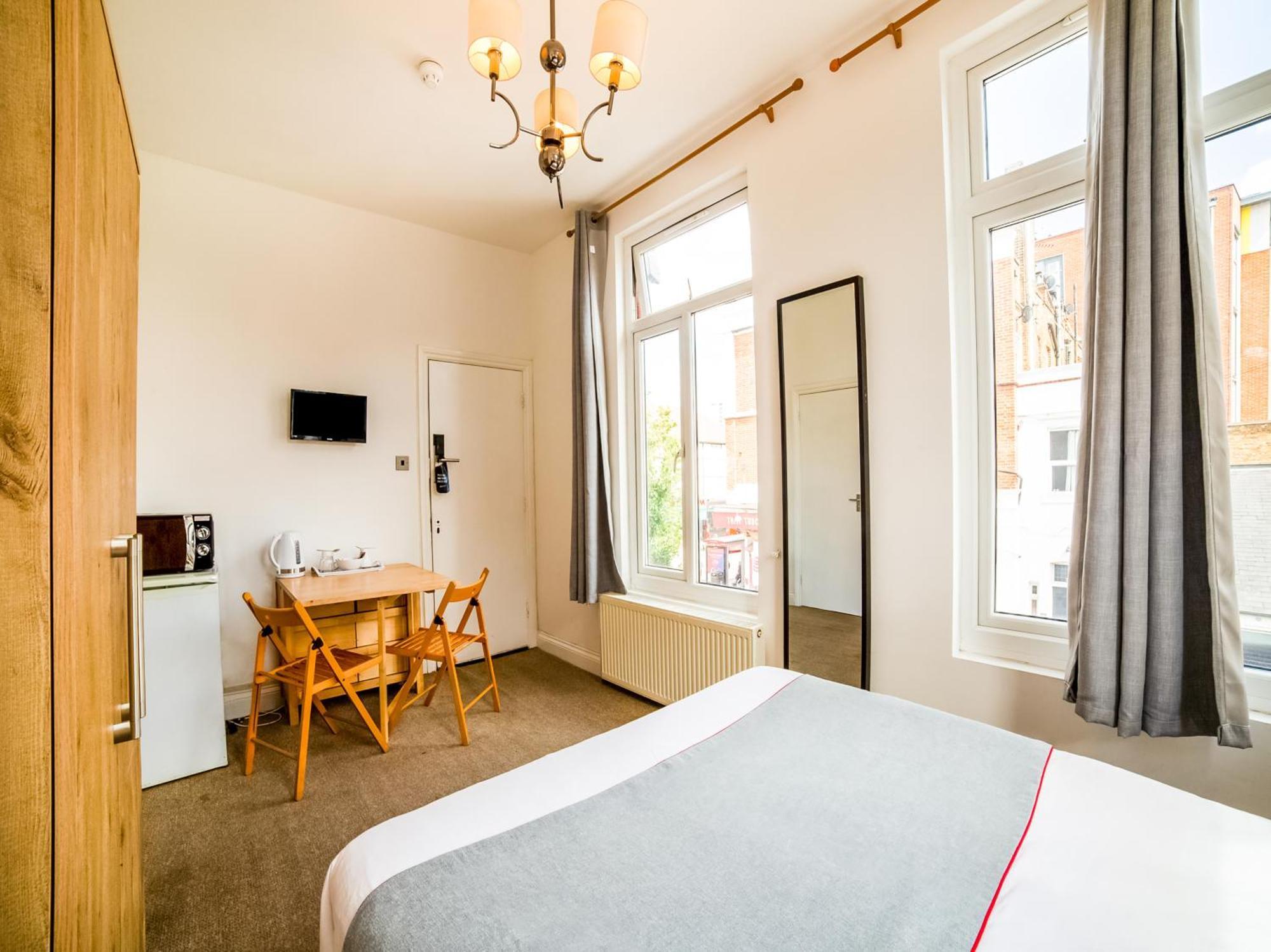 Oyo Tamtam Acton Hotel ロンドン エクステリア 写真