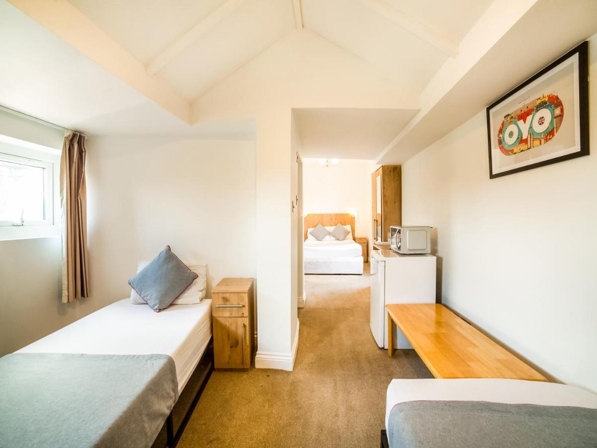 Oyo Tamtam Acton Hotel ロンドン エクステリア 写真
