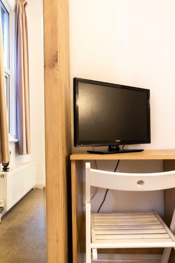 Oyo Tamtam Acton Hotel ロンドン エクステリア 写真