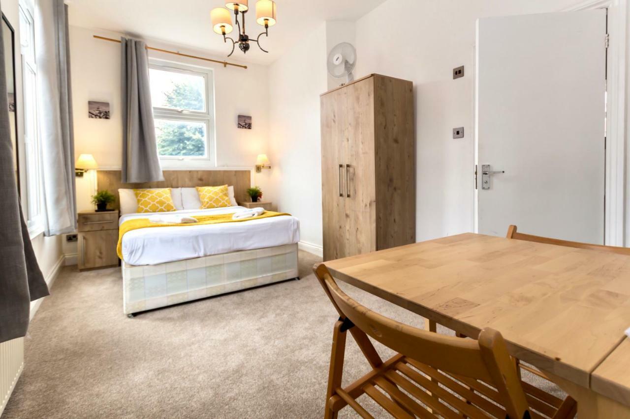 Oyo Tamtam Acton Hotel ロンドン エクステリア 写真