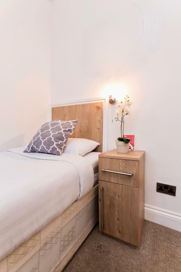 Oyo Tamtam Acton Hotel ロンドン エクステリア 写真