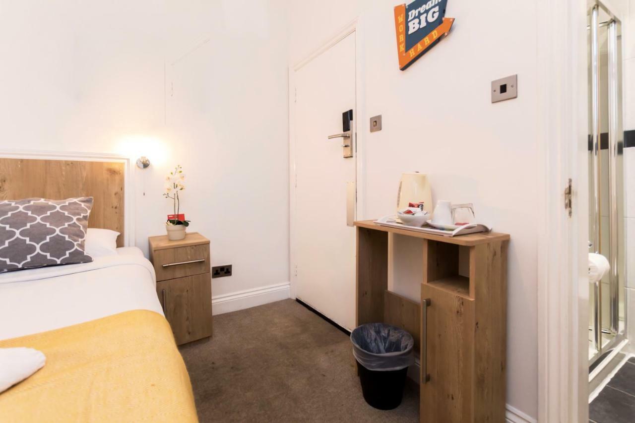 Oyo Tamtam Acton Hotel ロンドン エクステリア 写真