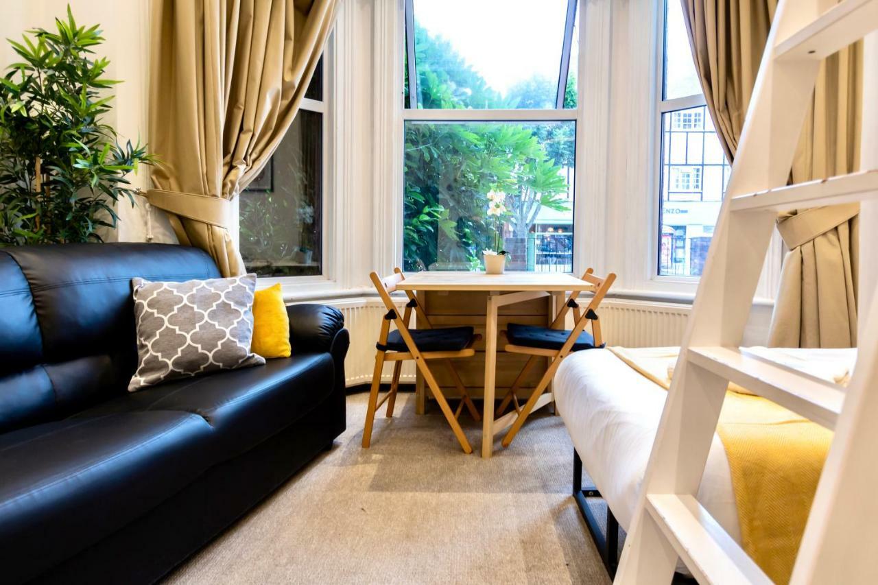 Oyo Tamtam Acton Hotel ロンドン エクステリア 写真