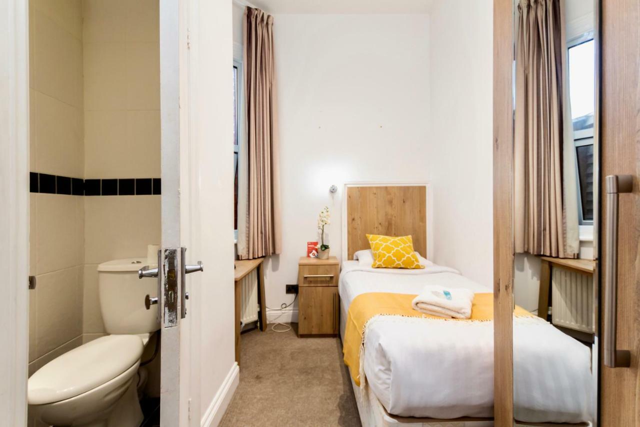 Oyo Tamtam Acton Hotel ロンドン エクステリア 写真