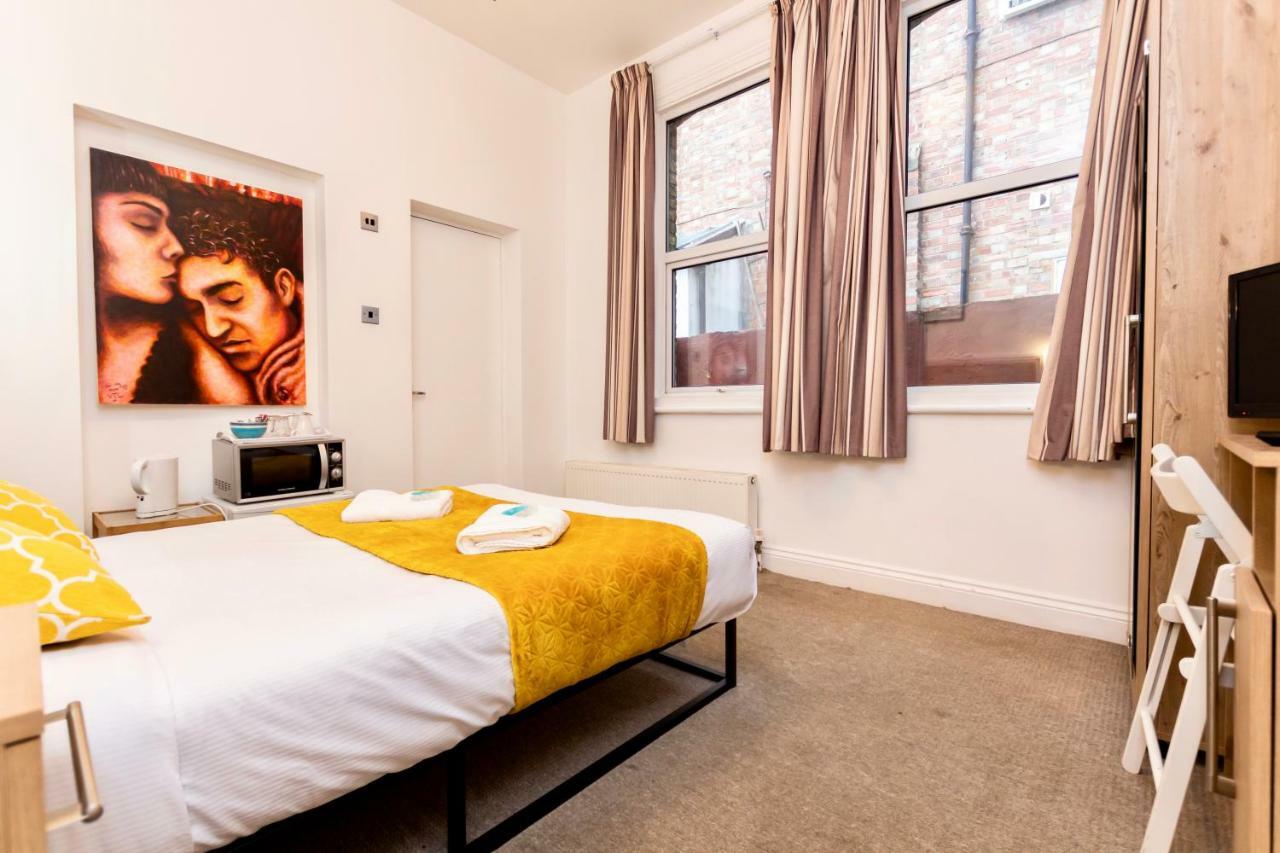 Oyo Tamtam Acton Hotel ロンドン エクステリア 写真