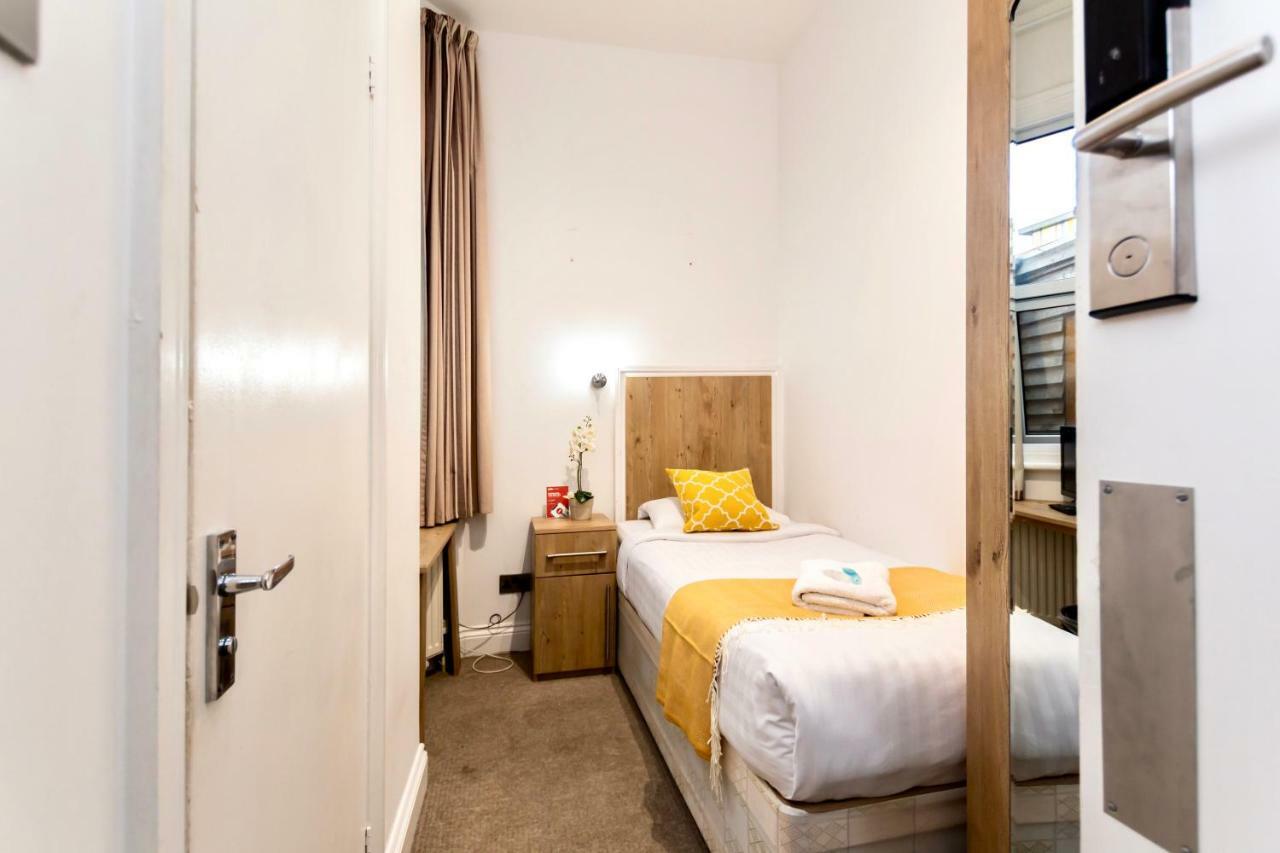 Oyo Tamtam Acton Hotel ロンドン エクステリア 写真