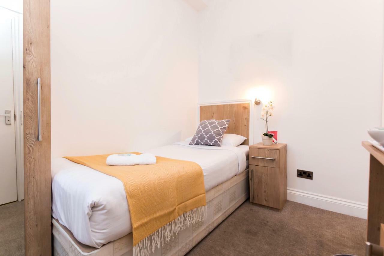 Oyo Tamtam Acton Hotel ロンドン エクステリア 写真