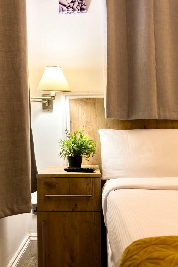 Oyo Tamtam Acton Hotel ロンドン エクステリア 写真