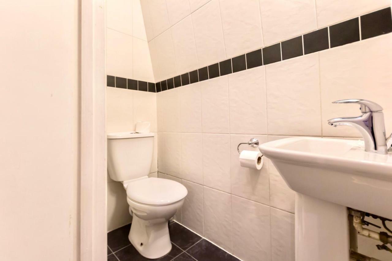 Oyo Tamtam Acton Hotel ロンドン エクステリア 写真