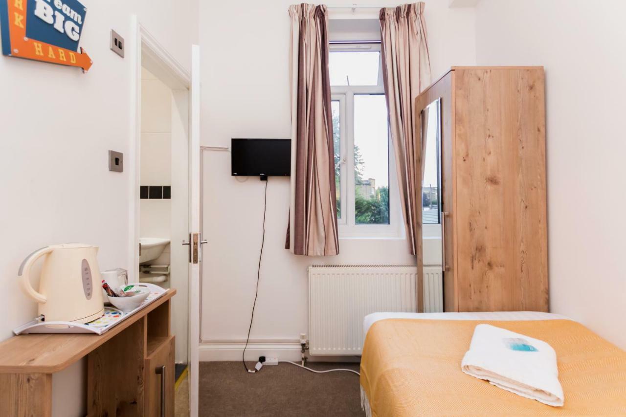 Oyo Tamtam Acton Hotel ロンドン エクステリア 写真