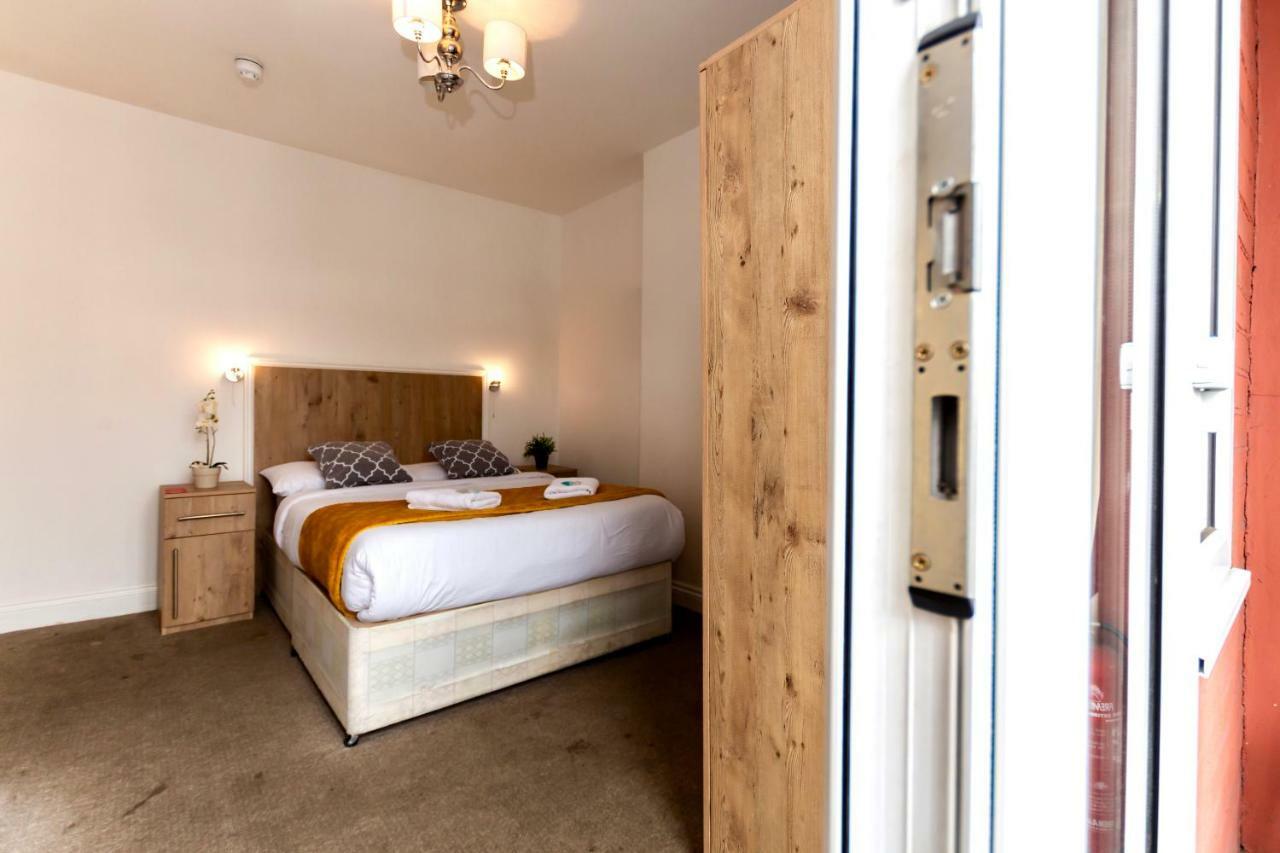 Oyo Tamtam Acton Hotel ロンドン エクステリア 写真