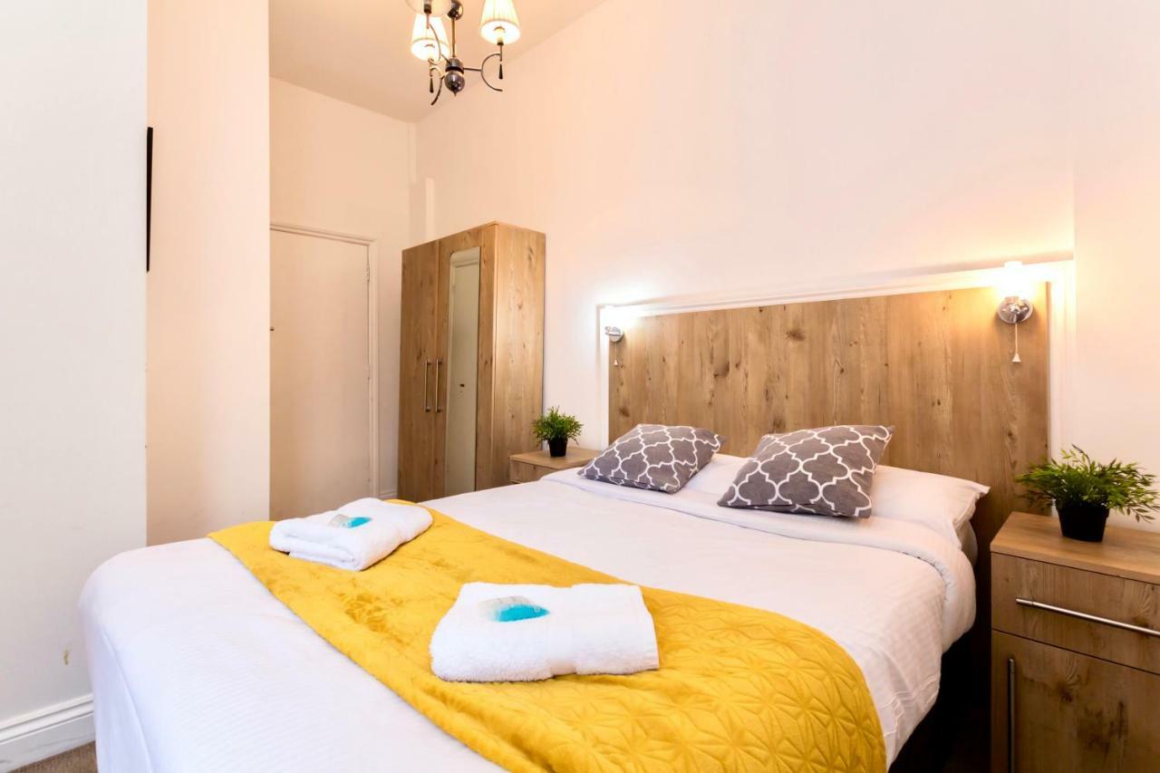 Oyo Tamtam Acton Hotel ロンドン エクステリア 写真
