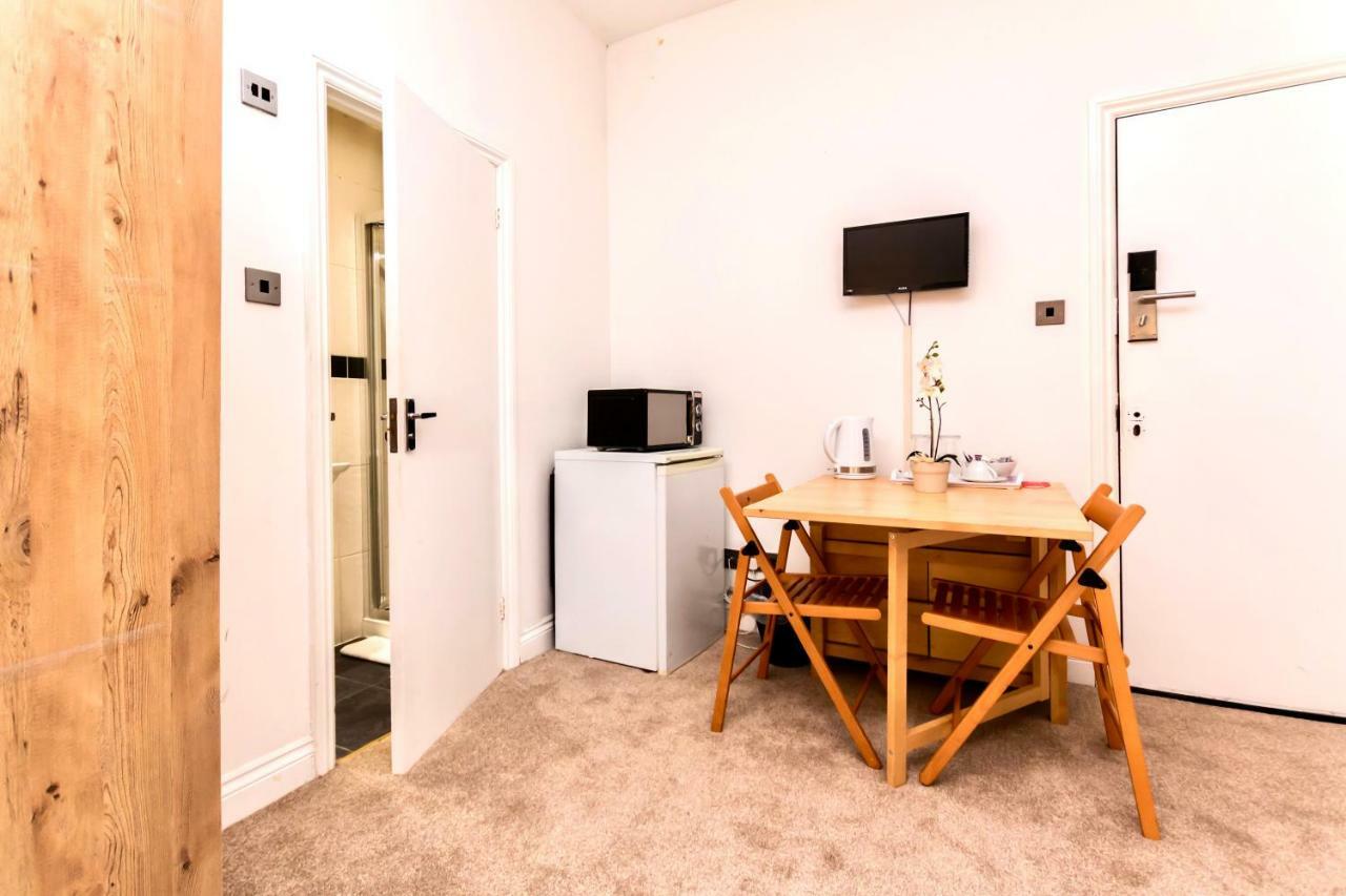Oyo Tamtam Acton Hotel ロンドン エクステリア 写真